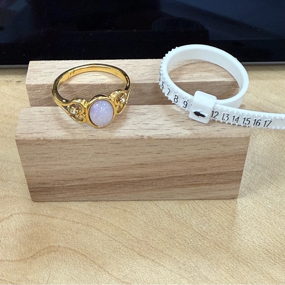 Gold Cameo Opal Faux Diamond Ring Size 9 - Picture 5 of 6